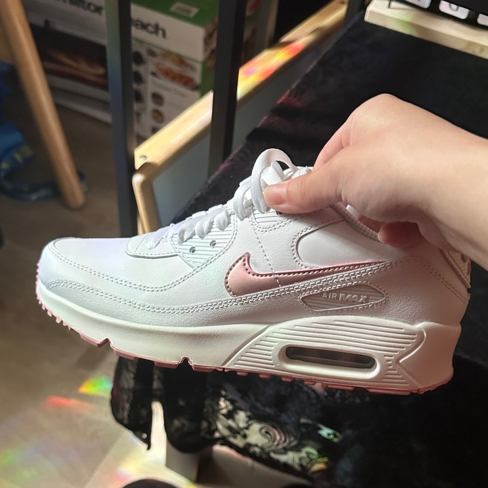 Nike Air Max 90 white pink glaze BNIB size 5 youth never worn
